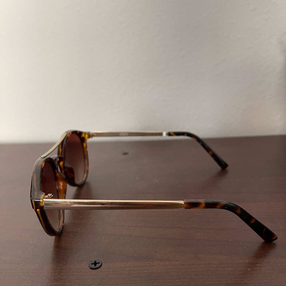 Tortoise Shell Round Sunglasses - Picture 3 of 4